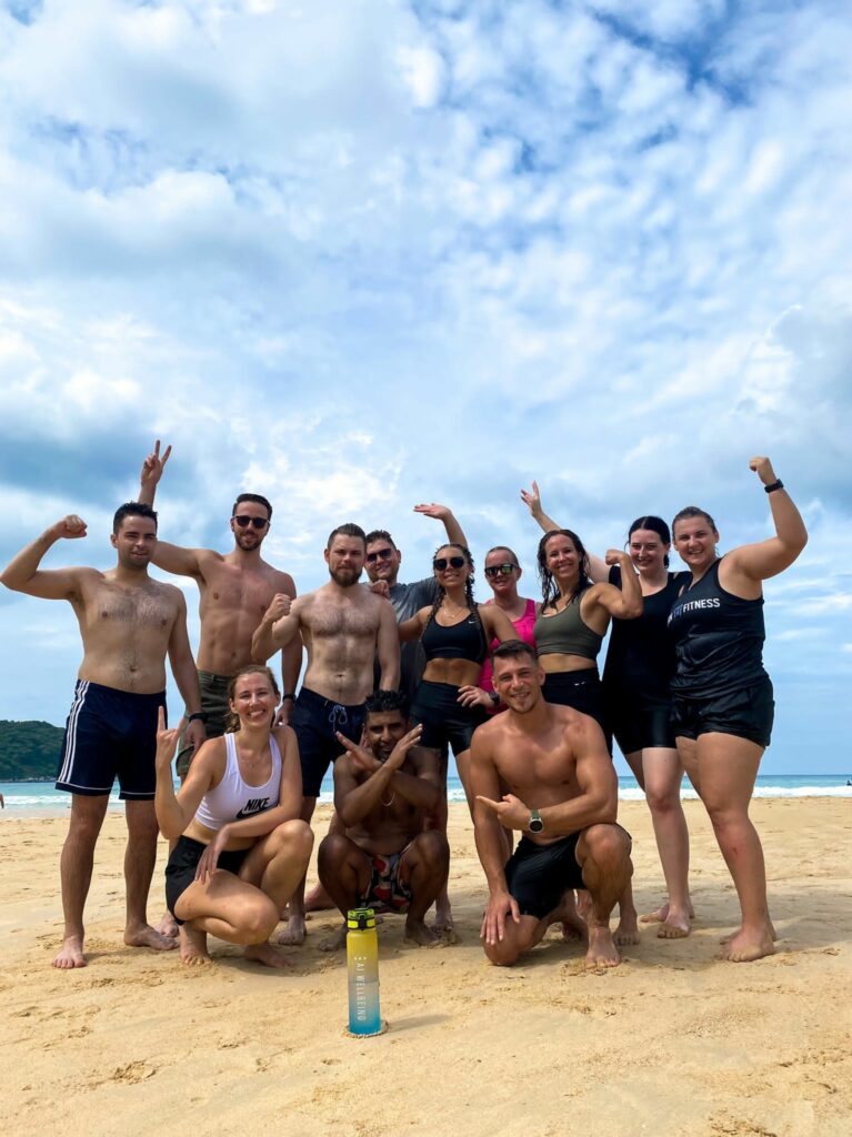 Strand workout sportreizen in Thailand