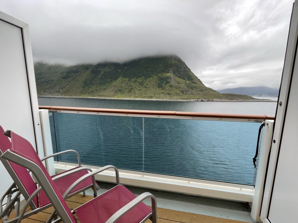 Uitzicht op de Noorse fjorden vanuit AIDA cruise