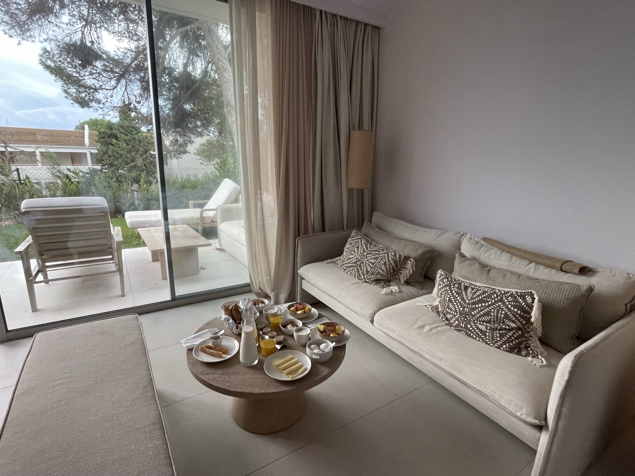 Ontbijt roomservice Ikos Porto Petro Mallorca