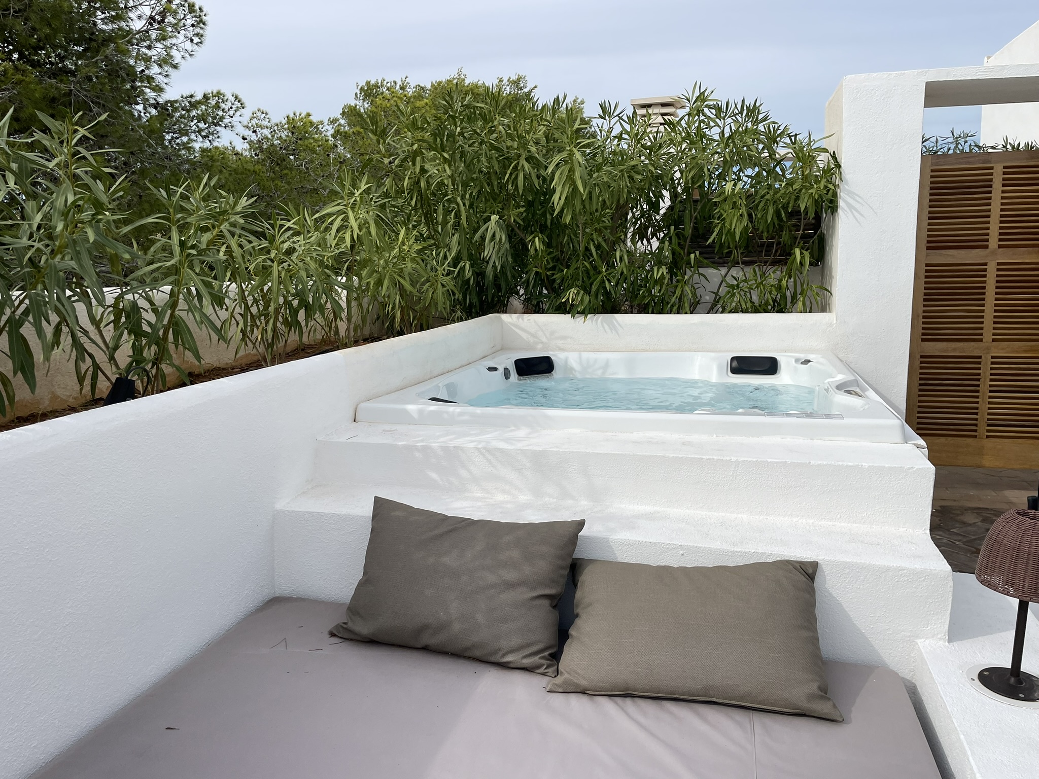 Dakterras met jacuzzi. Barefoot Hotel Mallorca