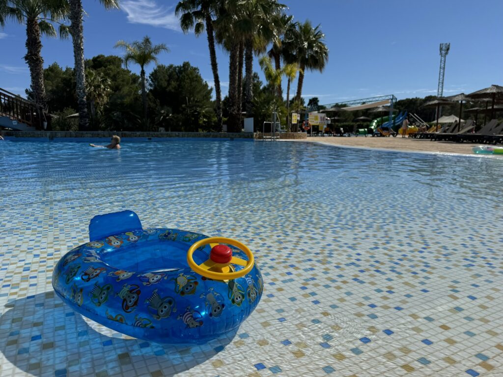 Zwembad bij TUI Magic Life Cala Pada ibiza